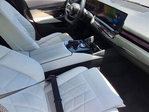 Used 2025 BMW 540i xDrive w/ Executive Package AWD/4WD image 19
