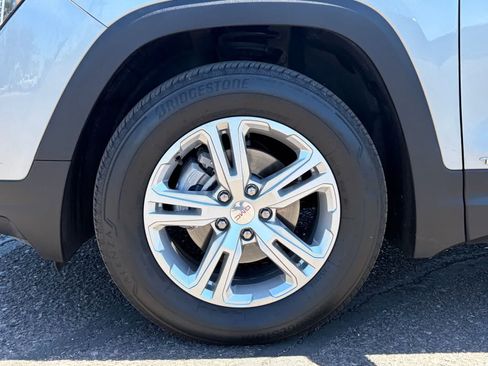Used 2024 GMC Terrain SLE AWD/4WD image 9