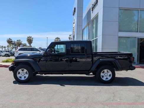 Certified 2023 Jeep Gladiator Sport AWD/4WD image 2