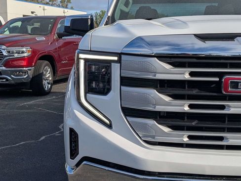 Used 2024 GMC Sierra 1500 SLE image 10