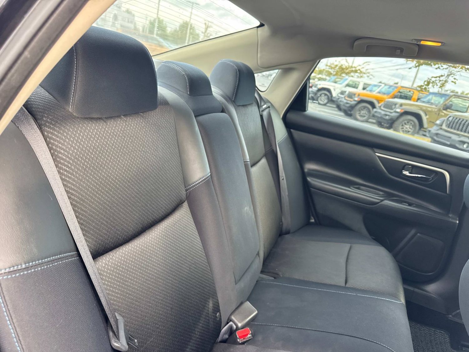 Used 2016 Nissan Altima 2.5 SR w/ Interior Lighting Package FWD image 19