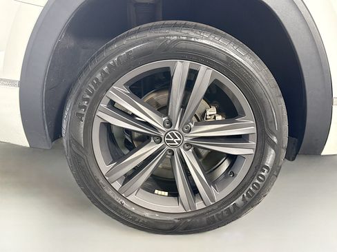 Used 2021 Volkswagen Atlas SE FWD image 32