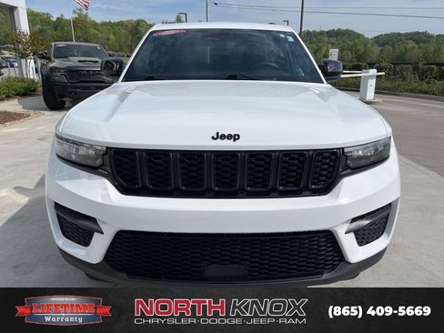 Used 2024 Jeep Grand Cherokee Altitude AWD/4WD image 31
