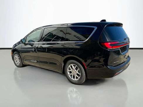 New 2026 Chrysler Pacifica Select image 8