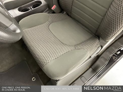 Used 2014 Nissan Frontier SV image 21