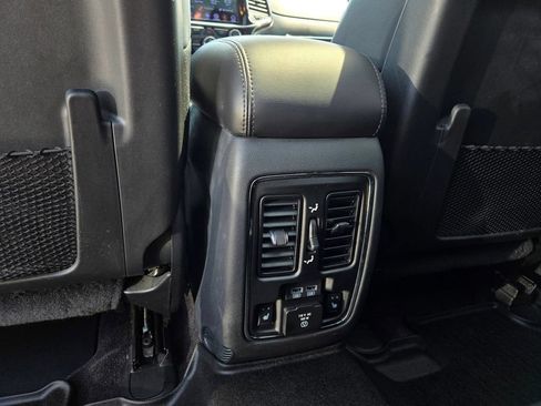 Used 2019 Jeep Grand Cherokee Limited w/ Luxury Group II AWD/4WD image 31