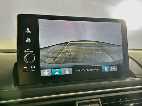 Used 2025 Honda Pilot Touring image 23