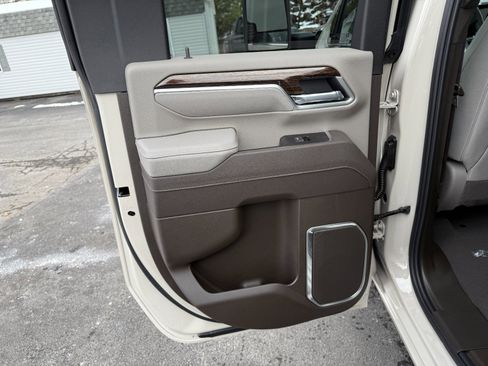 New 2026 GMC Sierra 3500 SLE image 17