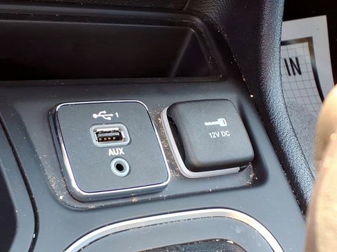 Used 2021 Jeep Cherokee Latitude Lux w/ Sun & Sound Group FWD image 18