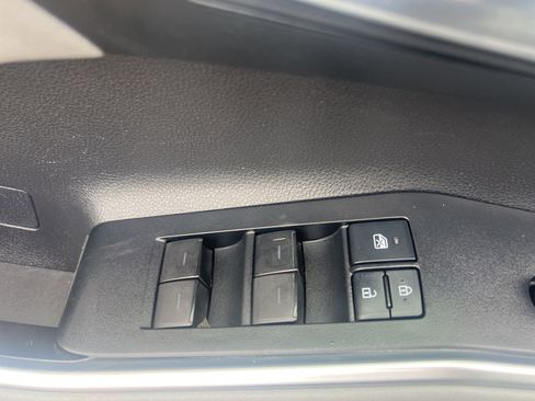 Used 2020 Toyota Highlander XLE image 23