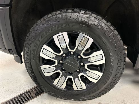 Used 2024 GMC Sierra 3500 Denali w/ Technology Package image 9