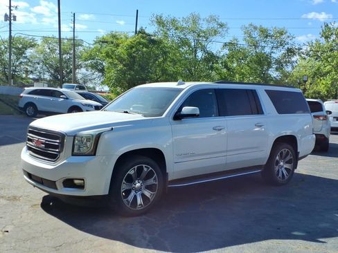 Used 2016 GMC Yukon XL SLT w/ Open Road Package AWD/4WD image 9