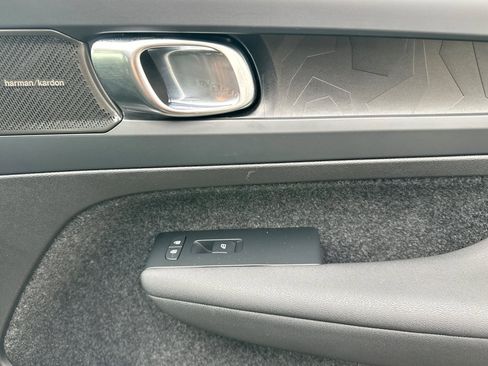 Used 2023 Volvo XC40 Recharge Ultimate w/ Protection Package Premier image 19