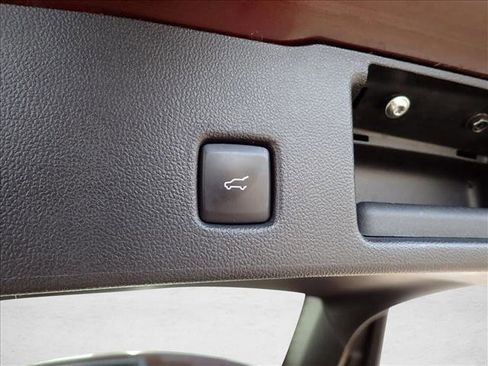 Used 2021 Ford Escape SEL image 9