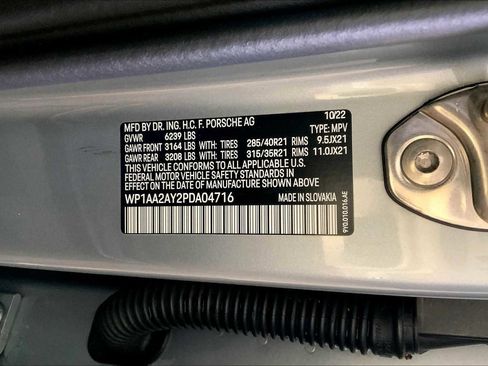 Used 2023 Porsche Cayenne w/ Premium Package image 36