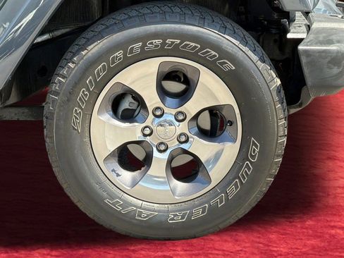Used 2017 Jeep Wrangler Unlimited Sahara w/ Connectivity Group AWD/4WD image 10