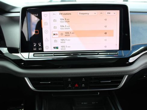 Certified 2024 Volkswagen Atlas Peak Edition SE image 15