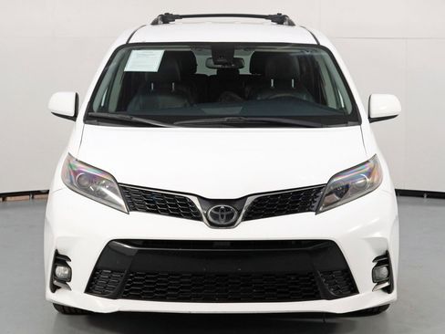 Used 2019 Toyota Sienna SE image 39