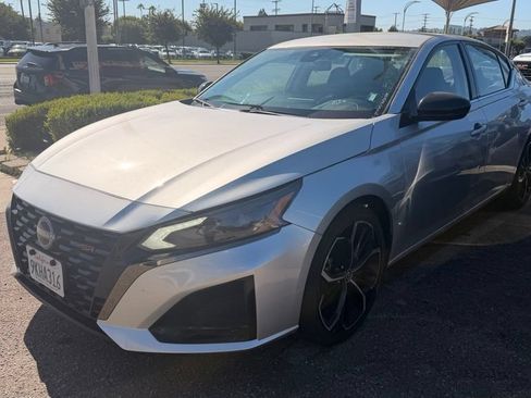 Used 2024 Nissan Altima 2.5 SR FWD image 2