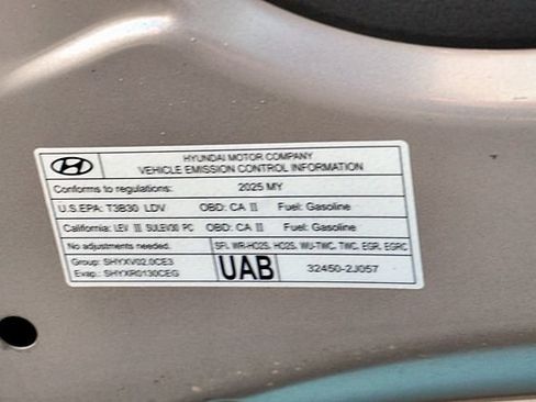 Used 2025 Hyundai Elantra Sport FWD image 33