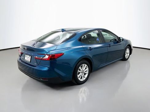 Used 2025 Toyota Camry LE image 7