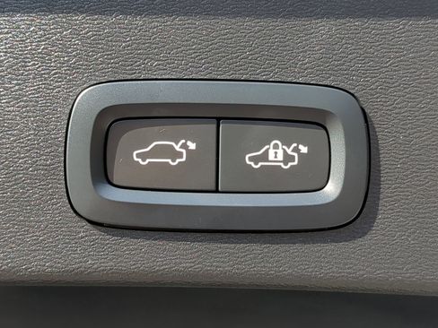 Used 2023 Volvo XC40 Recharge Plus image 39