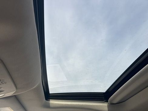 Used 2022 Toyota Highlander XLE image 26