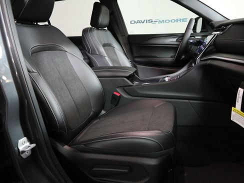 New 2025 Jeep Grand Cherokee L Altitude image 21