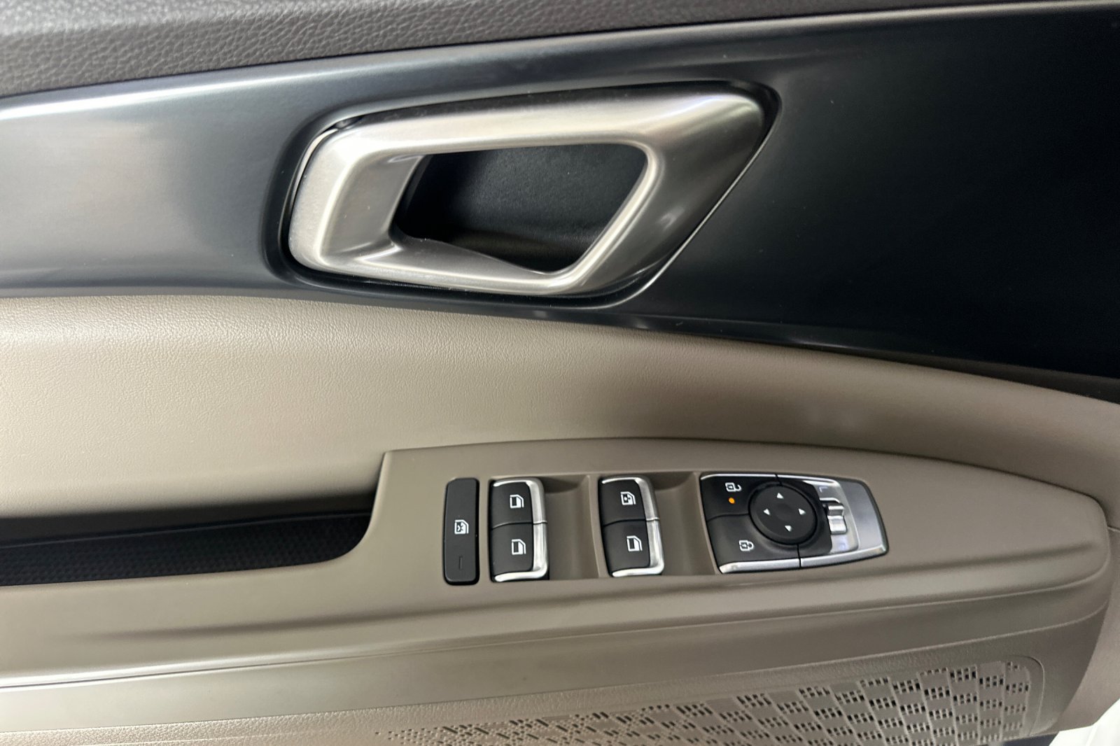 Used 2026 Kia Carnival LXS FWD image 11