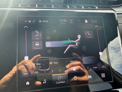 New 2025 Jeep Grand Cherokee Altitude image 19