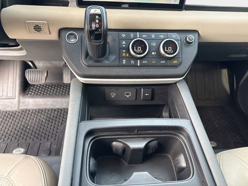 Used 2022 Land Rover Defender 110 S image 25