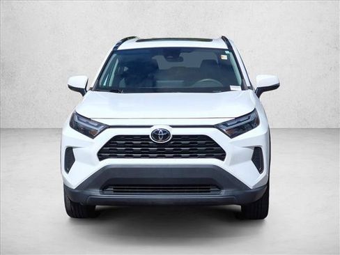 Used 2022 Toyota RAV4 XLE w/ Convenience Package FWD image 2