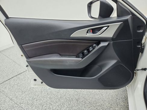 Used 2017 MAZDA MAZDA3 Touring image 21