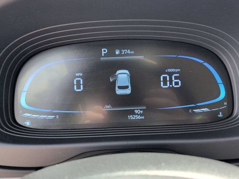 Used 2025 Hyundai Venue SEL FWD image 16