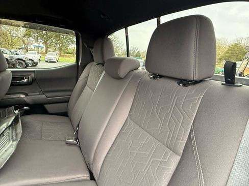 Used 2017 Toyota Tacoma TRD Sport w/ Premium & Technology Package AWD/4WD image 32