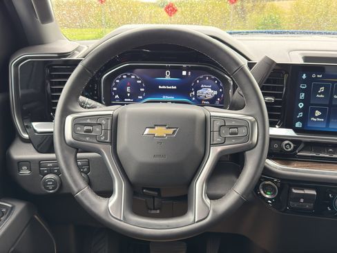 Used 2025 Chevrolet Silverado 1500 LT AWD/4WD image 30