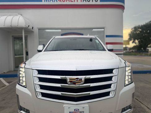 Used 2017 Cadillac Escalade Luxury AWD/4WD image 11