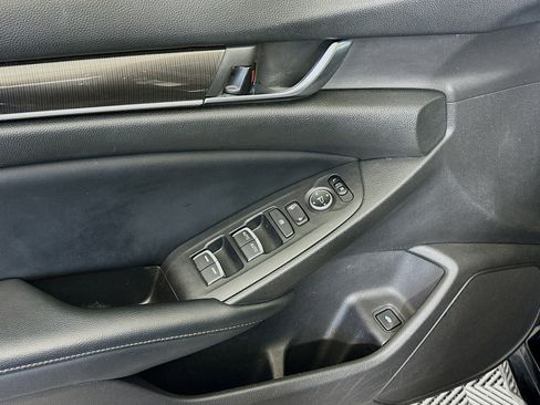 Used 2018 Honda Accord Sport image 15