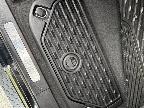 Used 2022 RAM 1500 Laramie RWD image 34