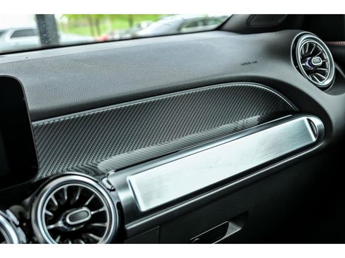 Certified 2025 Mercedes-Benz GLB 250 4MATIC image 22