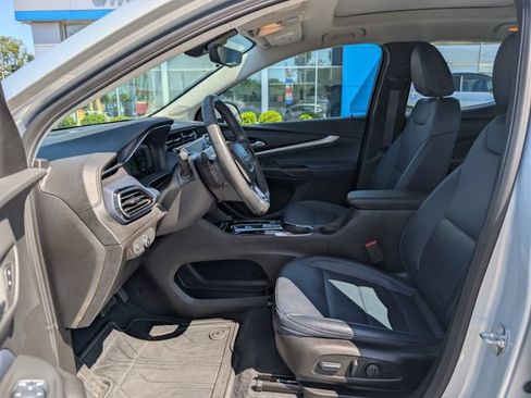 Used 2023 Chevrolet Bolt EUV Premier w/ Sun & Sound Package FWD image 10