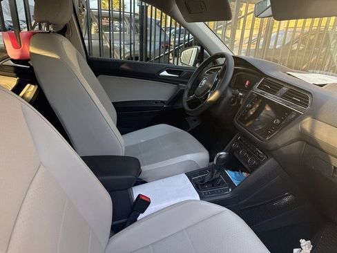 Used 2020 Volkswagen Tiguan SEL image 9
