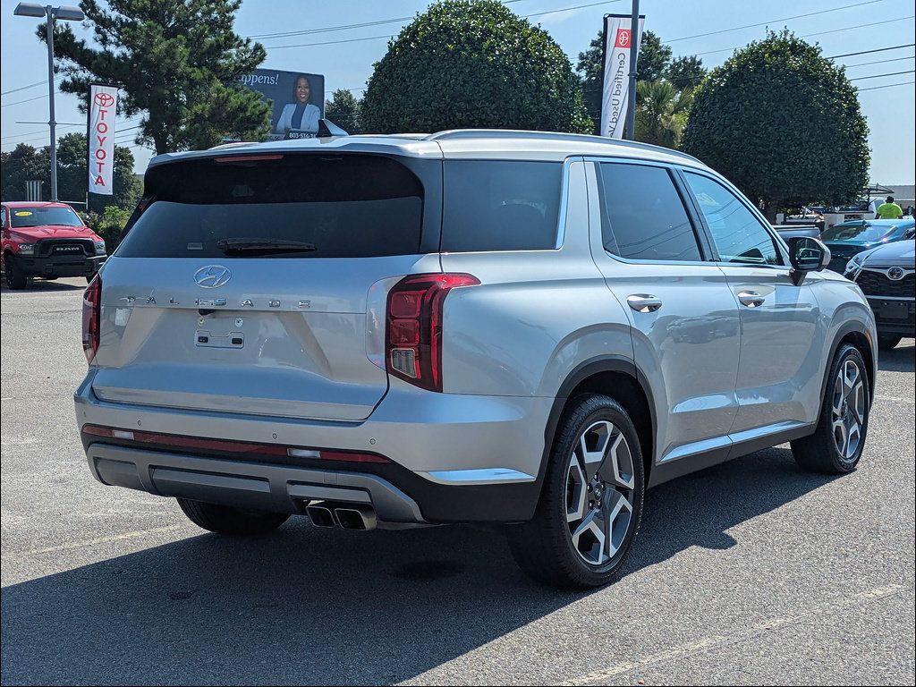 Used 2024 Hyundai Palisade Limited FWD image 3