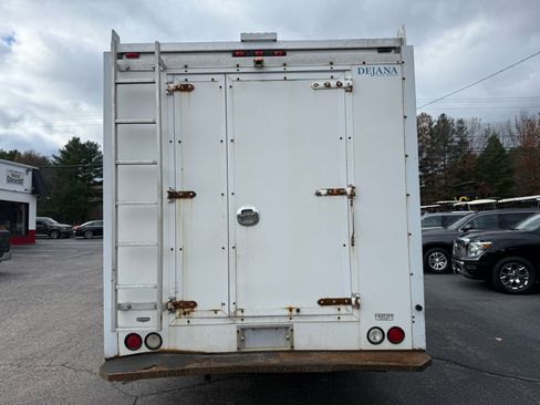 Used 2009 Ford F550 2WD Regular Cab Super Duty image 8