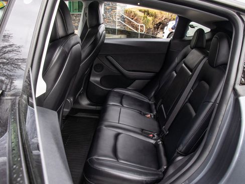 Used 2021 Tesla Model Y Long Range image 20