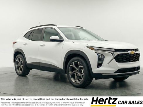 Used 2025 Chevrolet Trax LT image 1