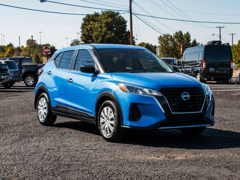 Used 2022 Nissan Kicks S FWD image 3