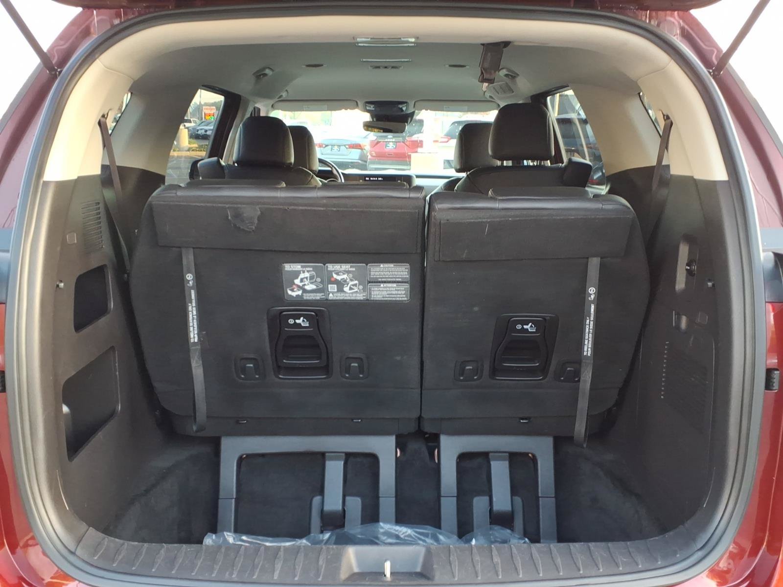 Used 2024 Kia Carnival LX FWD image 11
