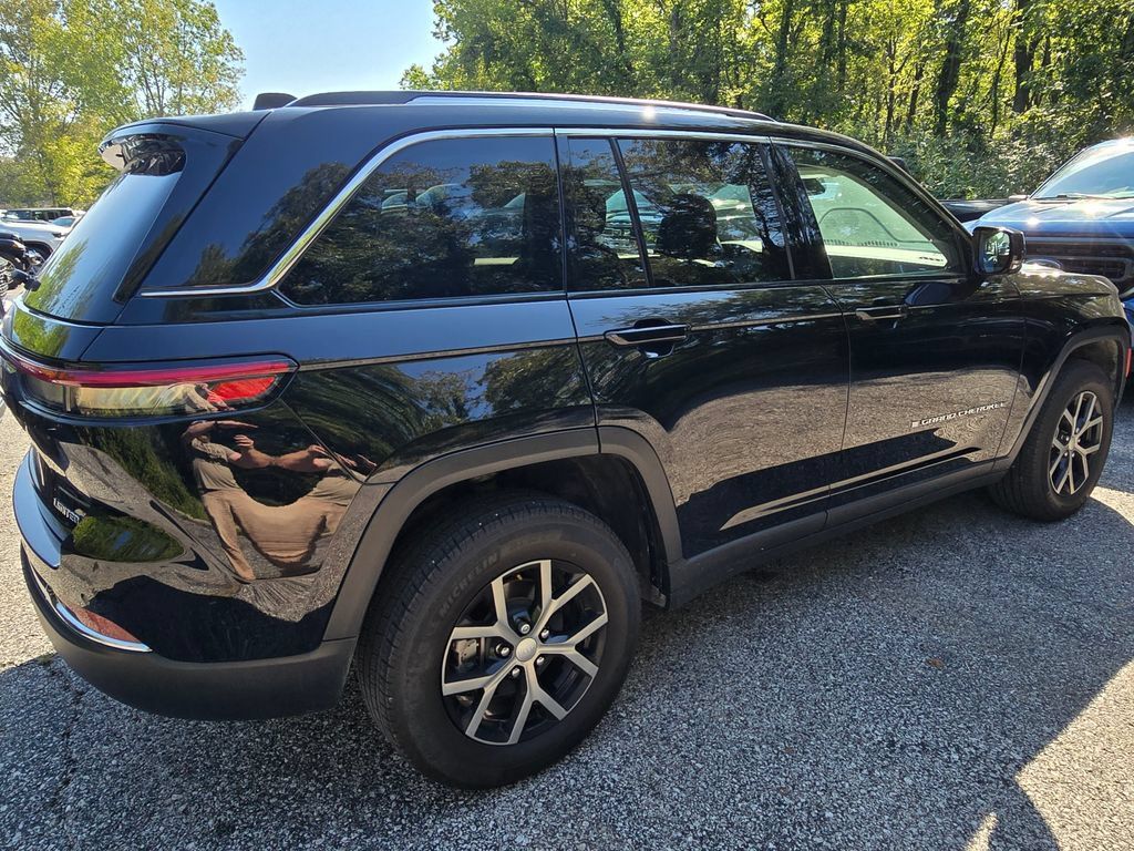 Used 2023 Jeep Grand Cherokee Limited w/ Trailer Tow Prep Group (B) AWD/4WD image 8