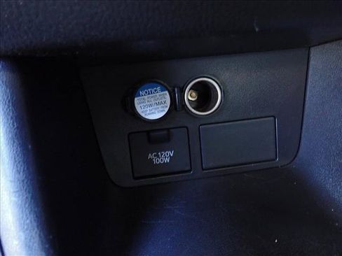 Used 2016 Toyota Highlander XLE w/ Four Season Floor Mat Package AWD/4WD image 12